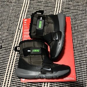 Brand new never worn Nike boots